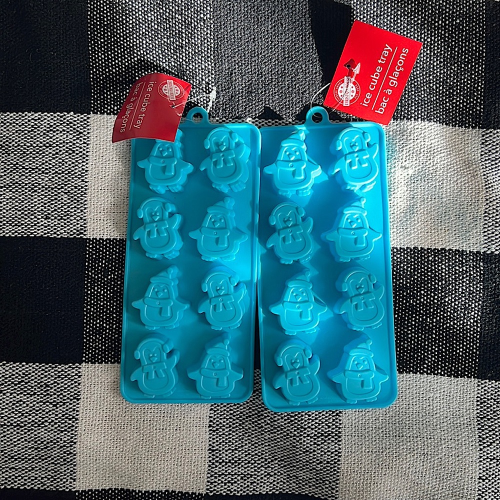 Christmas House Penguin Ice Cube Tray